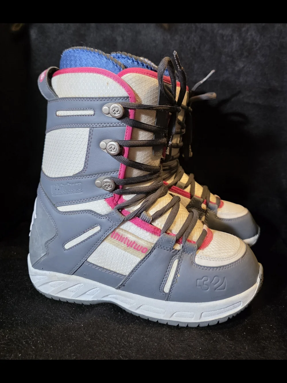 32 Womens Grey & Pink Snowboard Boots Size 8.5